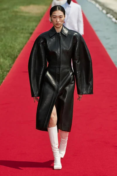 Look 18